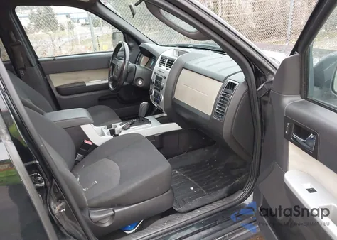 2010 Mercury Mariner z USA, uszkodzony, nr VIN 4M2CN8B74AKJ10797